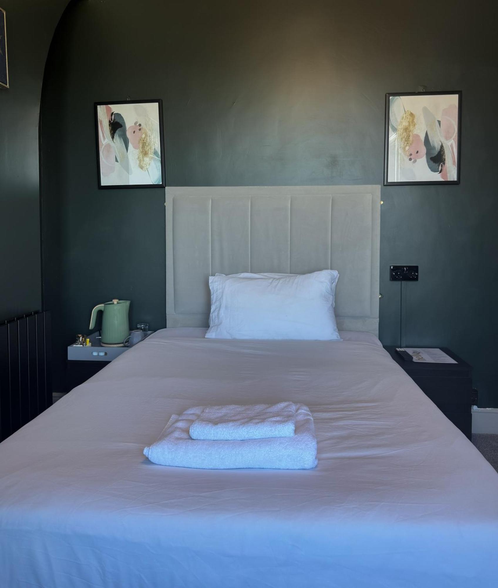 Nomi Rooms & Restaurant Бангор Экстерьер фото