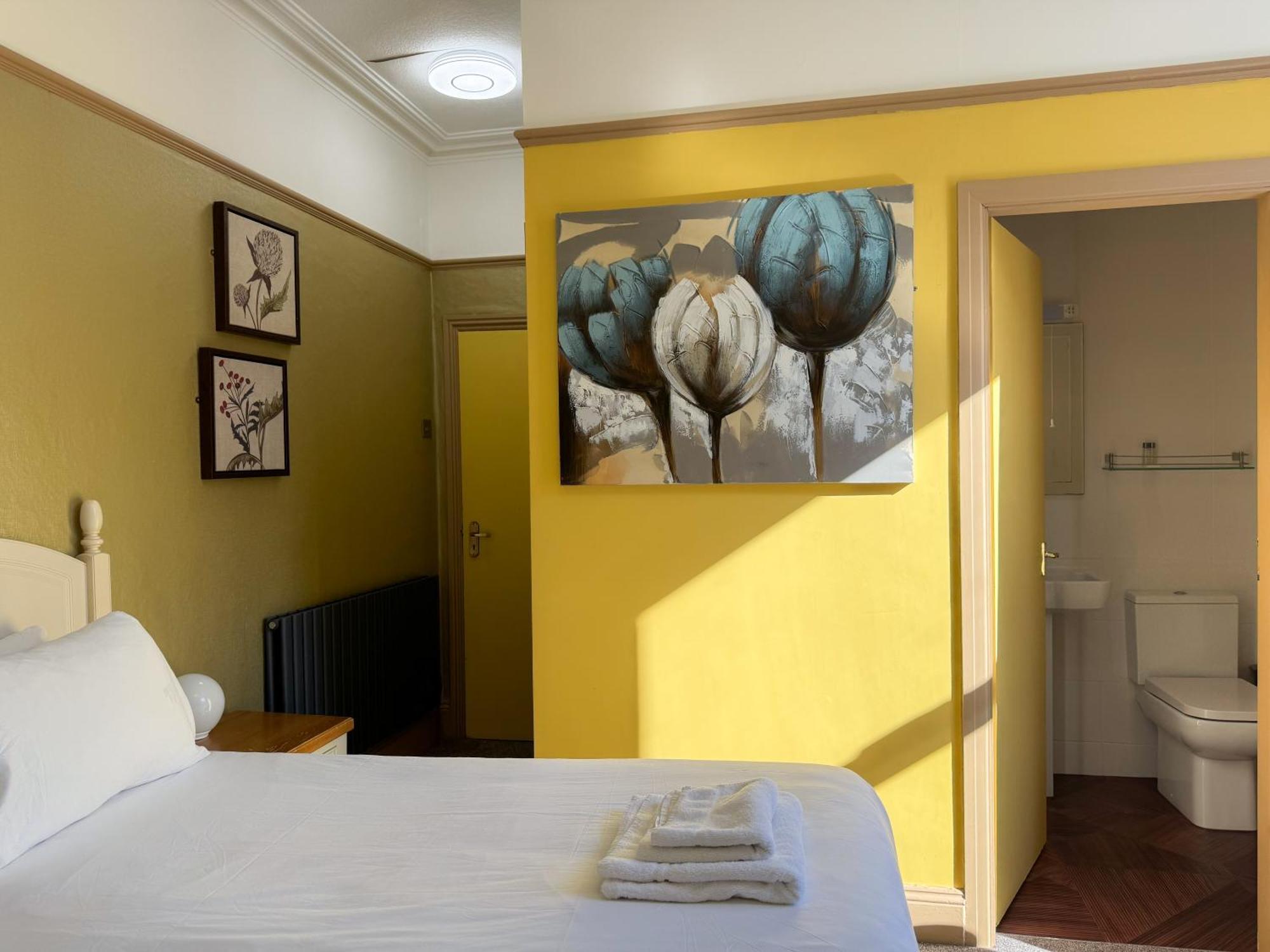 Nomi Rooms & Restaurant Бангор Экстерьер фото